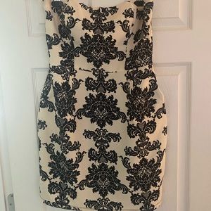Black and off white dress with pockets!